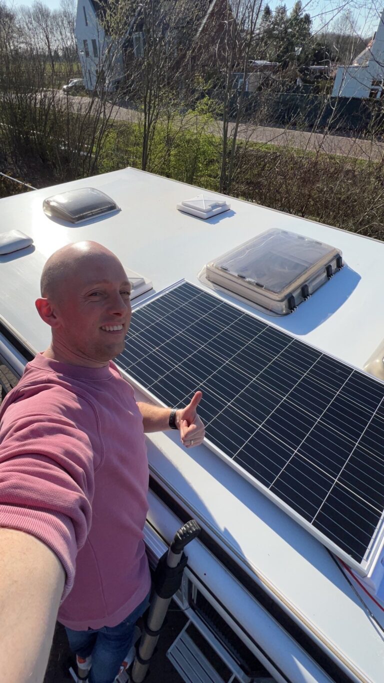 Een zonnepaneel op je camper in 10 stappen